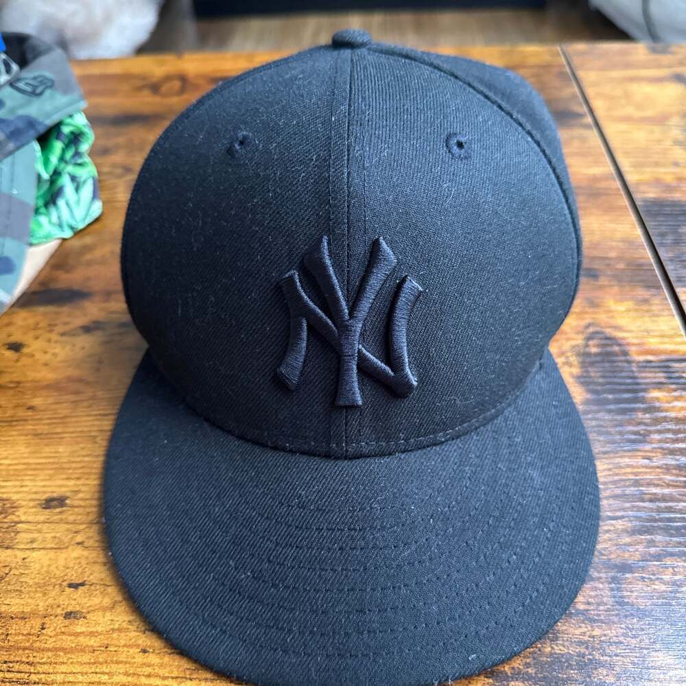 New Era 59FIFTY New York Yankees Black on Black Fitted Hat